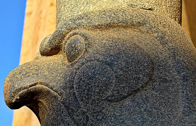 Statue im Edfu Tempel auf der Ägypten Rundreise