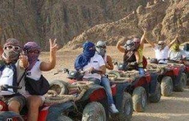 Sonnenuntergangs-Wüstensafari mit dem Quad 