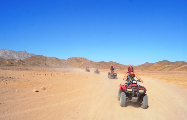 Sonnenuntergangs-Wüstensafari mit dem Quad 