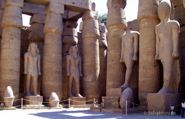 Karnak und Luxor Tempel