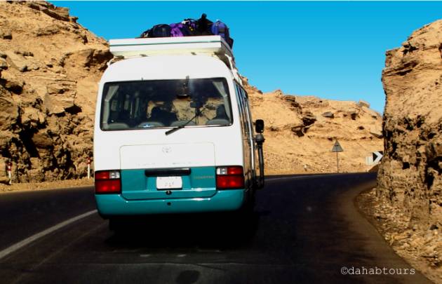 Wüstenstrecke nach Hurghada