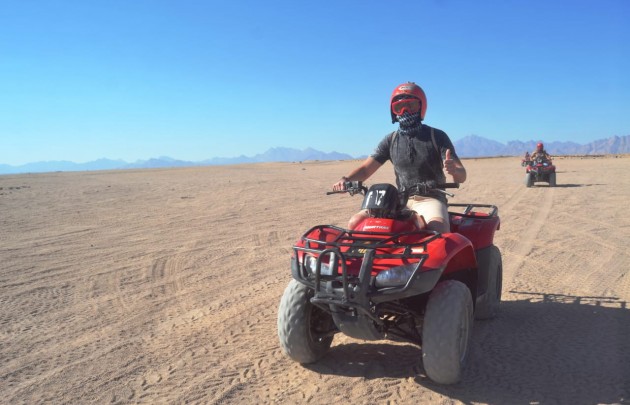 Sonnenuntergangs-Wüstensafari mit dem Quad 