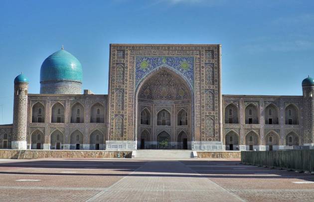 Tilya-Kori-Madrasa auf dem Registanplatz in Samarkand auf der Usbekistan Rundreise